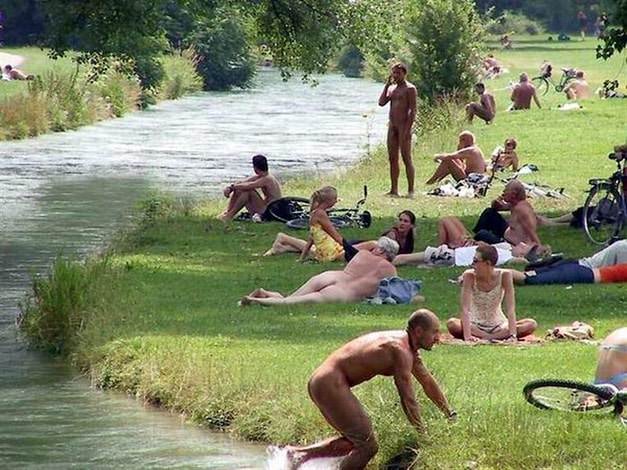 Germany video naturism in nature, a large group of nudists [Naturism Archiv]