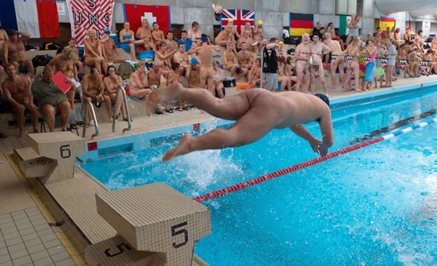 This amazing culture of nudism in the pool video [Naturism Archiv]