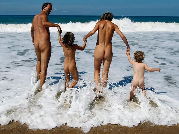 Nudism videos Germany - swimming in the sea and naked family vacation [Naturism Archiv]