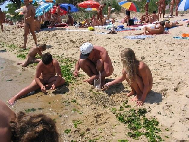 Family nudism photo sea series Purenudism [Naturism Archiv]