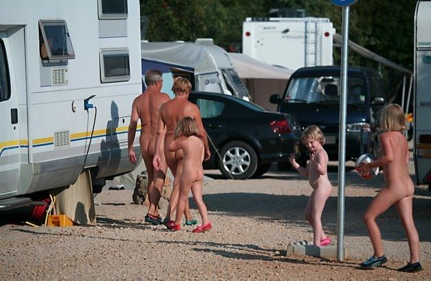 Naturism tent camp photos in good quality Purenudism gallery [Naturism Archiv]