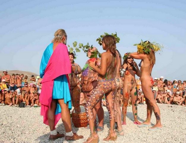 Naturism on the Black Sea Photos - Neptune Day in good quality [Naturism Archiv]