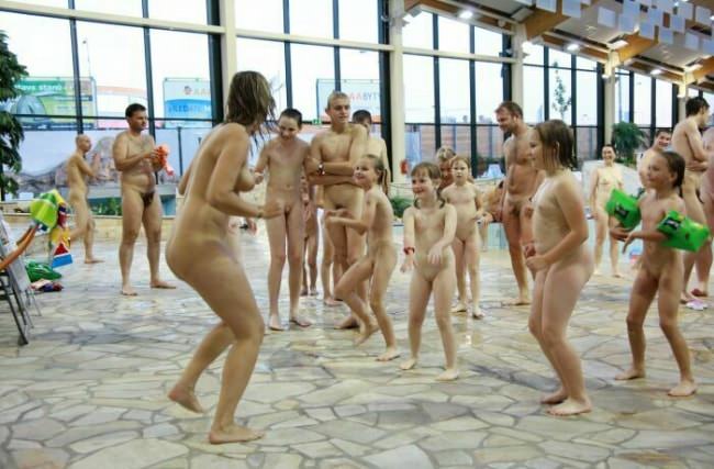 Naturism nudism in the pool new photos pure world [Naturism Archiv]