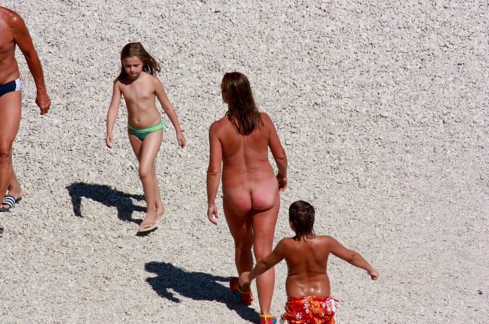 Naturism photo gallery # 8 - Must always be without clothes