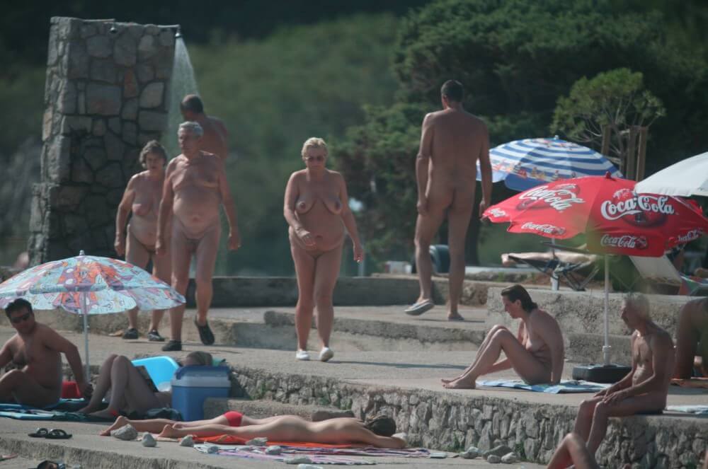 Cove Pyramid Shower Top pics - She went out completely naked