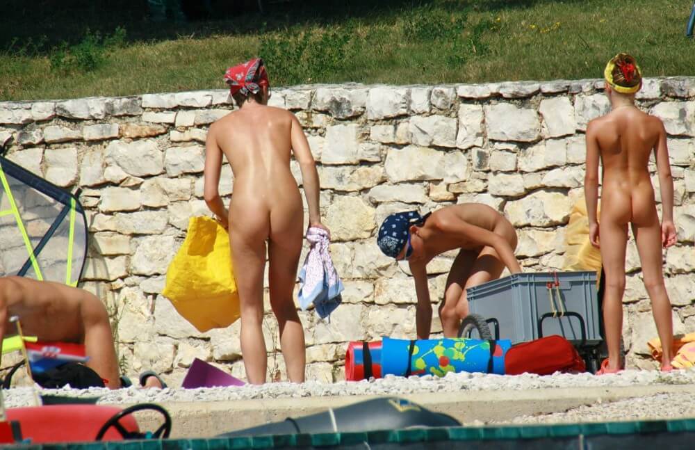 Sporty and Athletic Sands gallery - Ordinary people as naturists
