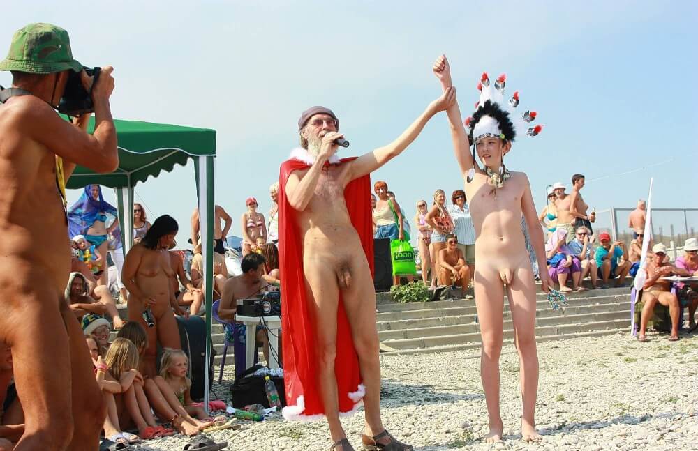 Native Headdress Dance pics - Poor naked people and rich naked people in one place