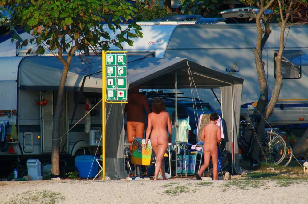 Ula FKK Camping photo gallery - A naked person is asexual among nudists
