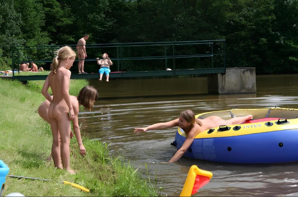 Naked Body gallery - Nudism helps overcome complexes and fears