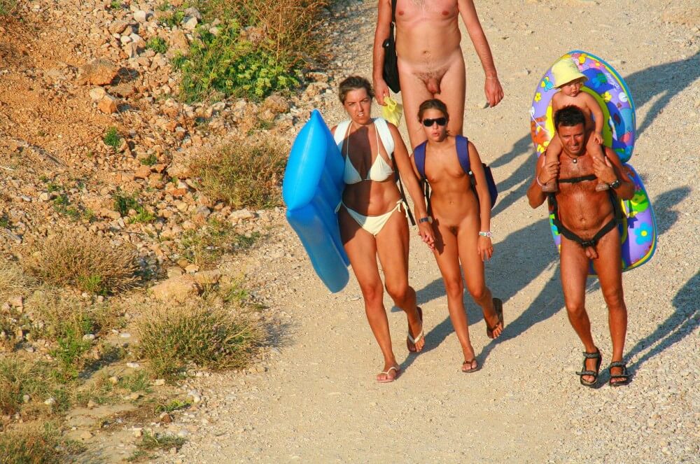 Ula FKK Beach Entry Hills pics - What the Concept of Naturist Recreation Entails
