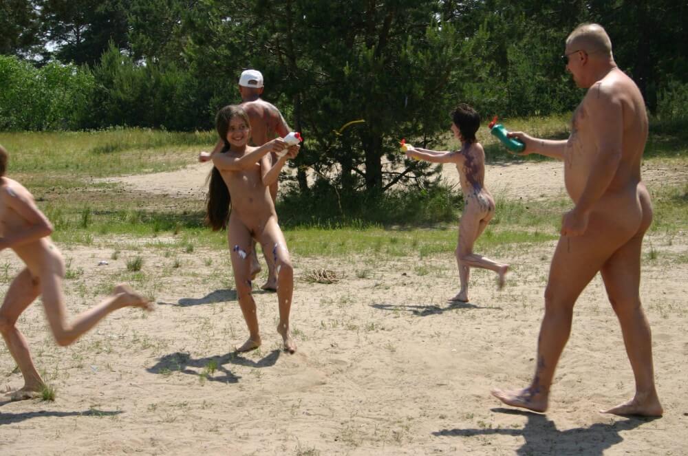 Kiev Group Painting Wild pics - Poor naked people and rich naked people in one place