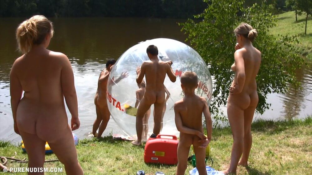 Aqua Nude Relaxation Full HD - What the Concept of Naturist Recreation Entails