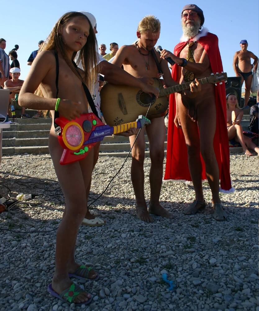 Naturist Beach Contests photos - Watching us naked in nature