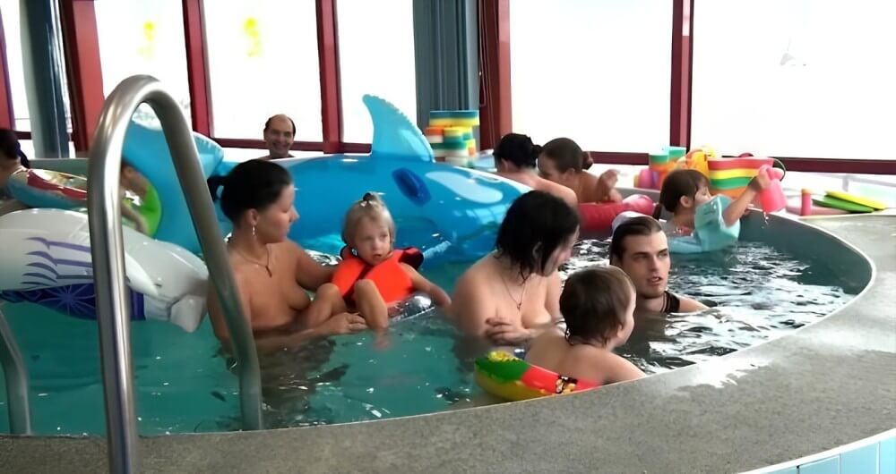 Indoor Swim Exercise - What the concept of naturist recreation entails and its benefits