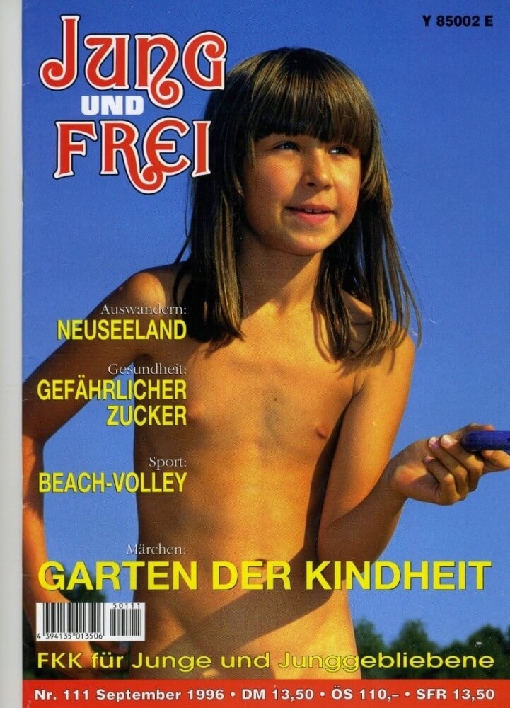 Jung und Frei Nr 111 - Are required to remain naked at all times
