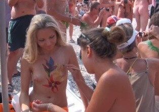 Neptune Ocean Festival # 2 Full HD - Naturists live easily and freely