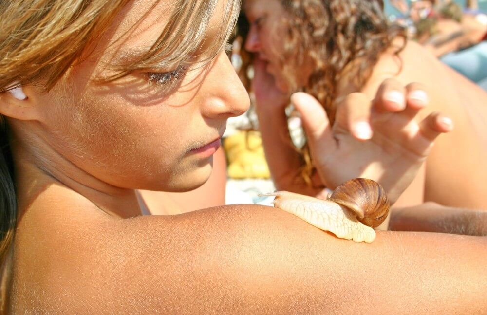 Ulitka Play On the Beach pics - Nudity helps us better understand ourselves and those around us