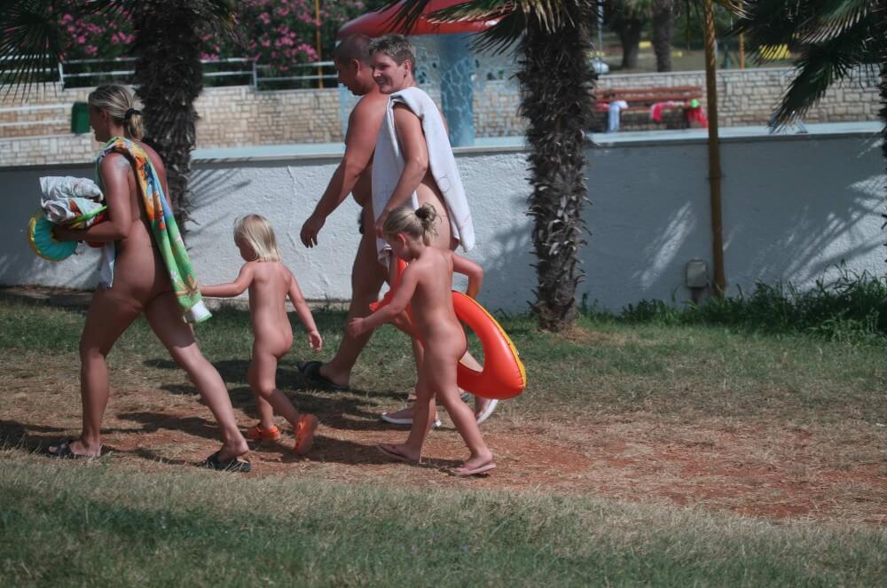 Naturist Family Movement pics - Naturists respect each other and those around them