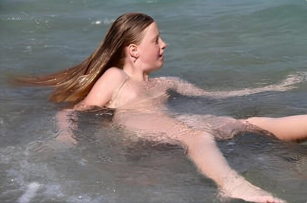 Turqoise Water Splash pics - The Naked Human Body