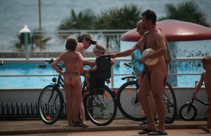 Freedom on two wheels: how cycling and hiking enrich the lives of nudists - Nudism helps overcome shyness and insecurities