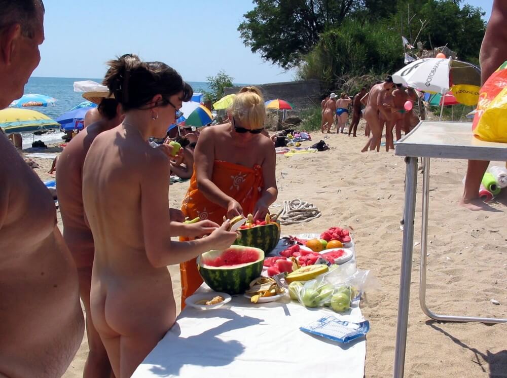 Bulgarian Nude Day Preps pics - Simplicity and naturalness are important principles of nudism and naturism