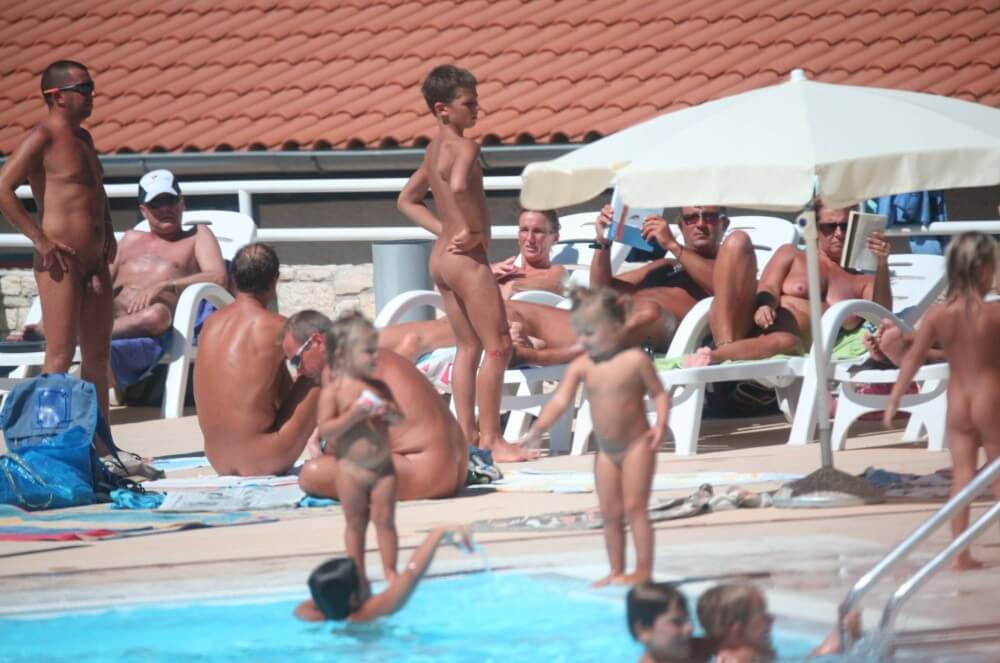 Pool Camping Sides gallery - Being yourself is part of nudism