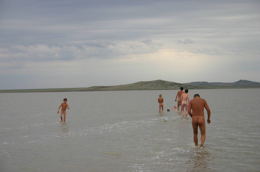 Black-Sea Body Mud Shots pics - Family naturism in European countries