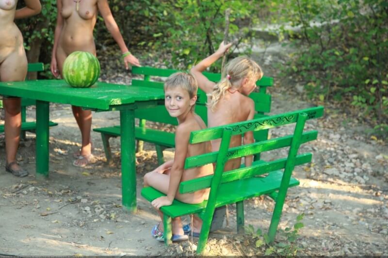 Naturists green picnic photos - Living in harmony with nature as the primary goal of the naturist lifestyle