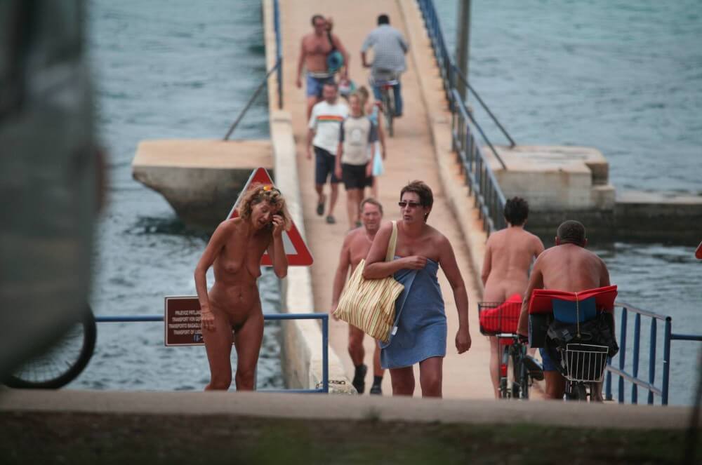 Crete FKK Bridge Crossing photos - Naturism and the ecological sustainability of natural recreation areas