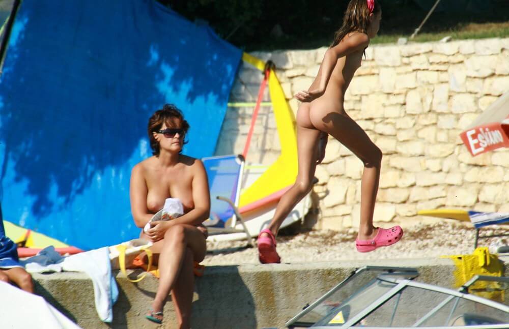 Bright Day Sun Tanning pics - For those who want to officially become nudists