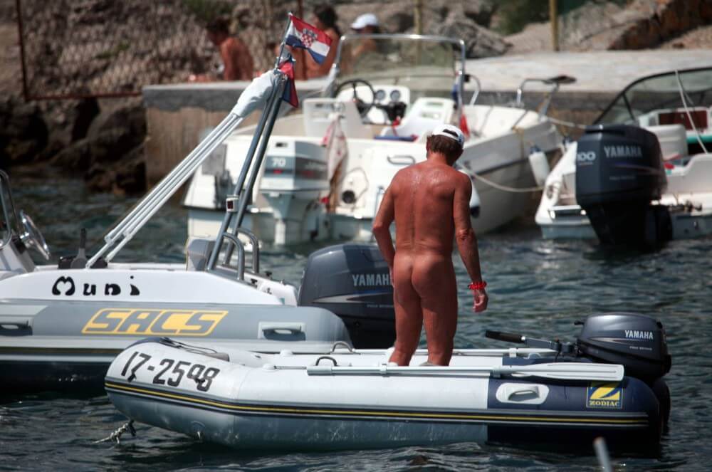 Boating and Floater Waters pics - Many beautiful people without clothes