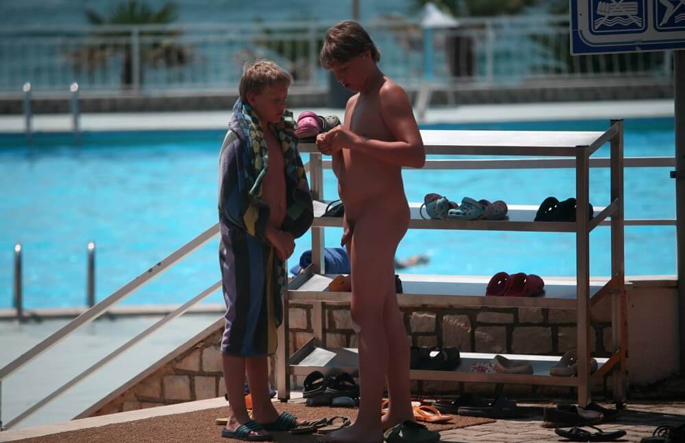 Scooter Travel Mid Day pics - Being yourself is part of nudism