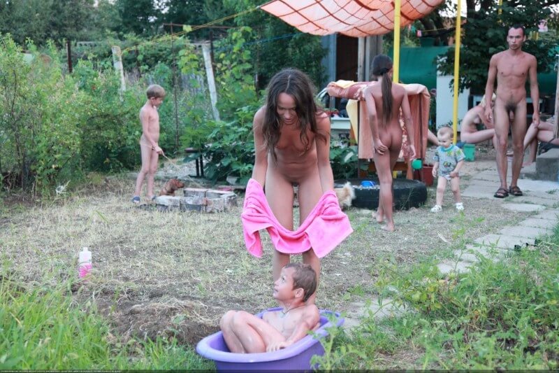 Green barrel of fun-grassy fields of gold photos - The concept of being without clothes