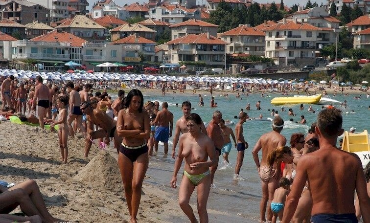 Enature - resort in solar Bulgaria - In nudism, people are equal to one another