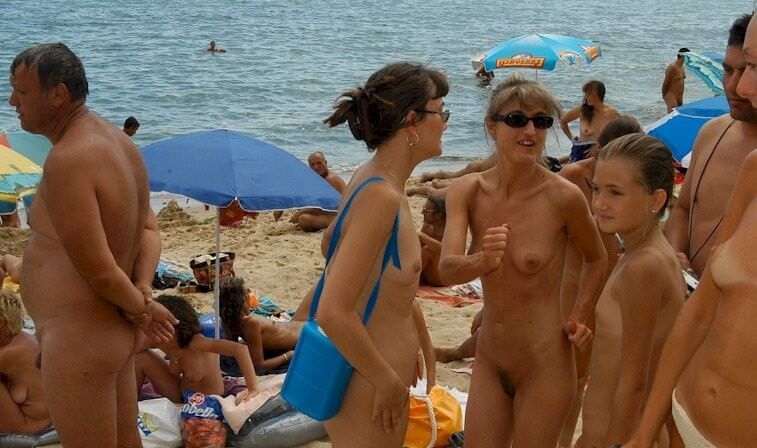 Documentary video naturism 1999 - Nudists and naturists: whats the difference?