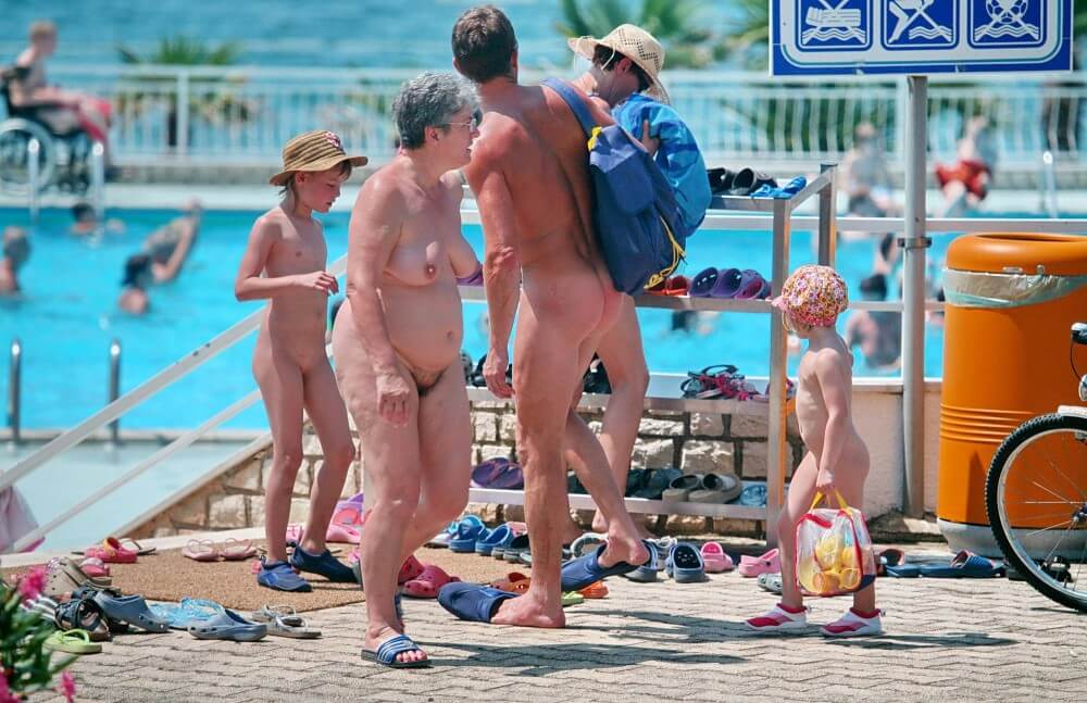 Family Poolside Grouping pics - Nature provides energy and inspiration for the practice of naturism and nudism