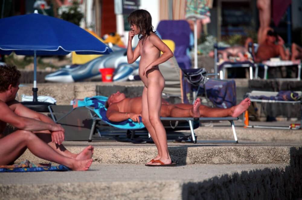 Girl Walk to Nudist Shower pics - People who practice nudism also believe that everyone is equal, regardless of circumstances