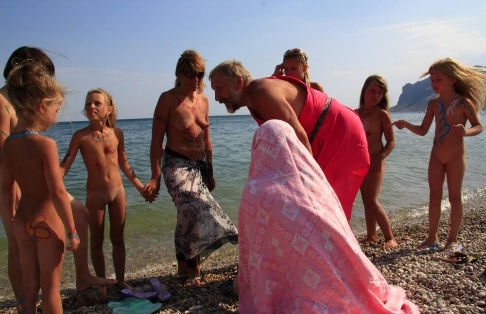 Water Drying Off pics - Being yourself is part of nudism