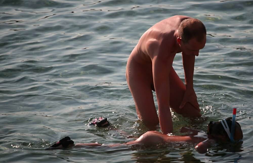 Father Floats His Daughter pics - Nudity is an expression of natural beauty and harmony