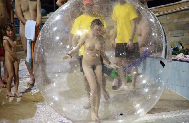 Holiday in the pool photos - Nudism promotes personal freedom