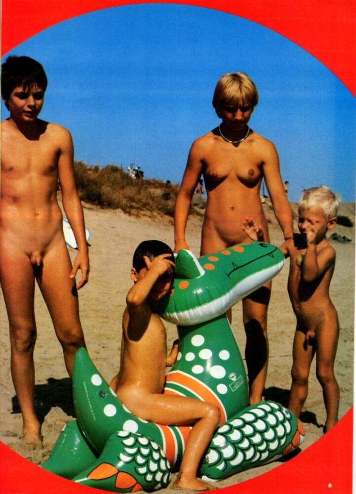 Jung und Frei Nr 15 - Nudity fosters the development of trust and sincere relationships