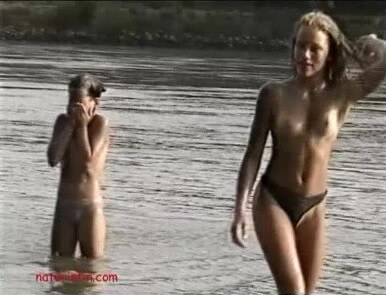 Naturistin: Dirty Girls - The worship of the naked body
