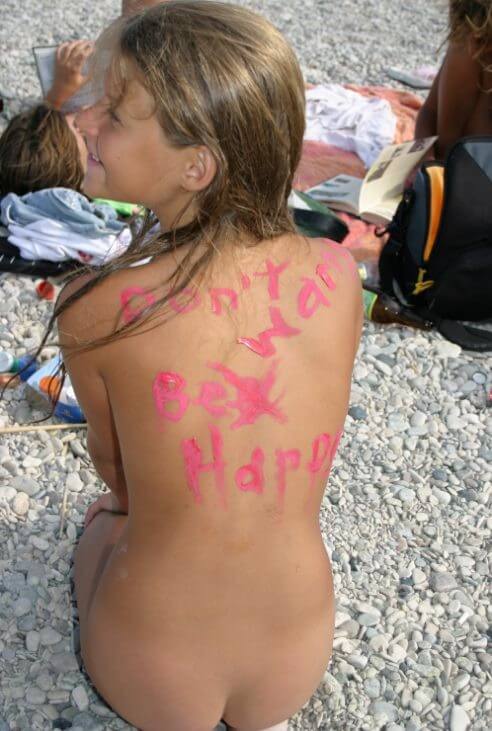Osez vivre nu… Documentary naturism - Nudist practices help foster respect for differences and individuality