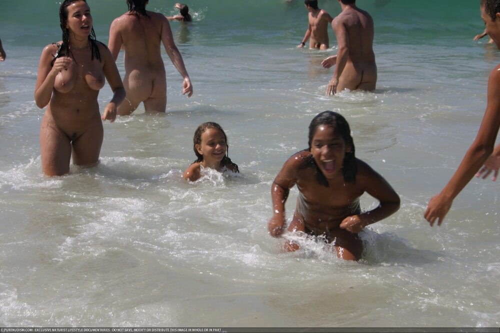 Brazil naturism photo set 4 - Living without unnecessary worries or restrictions is the essence of naturism