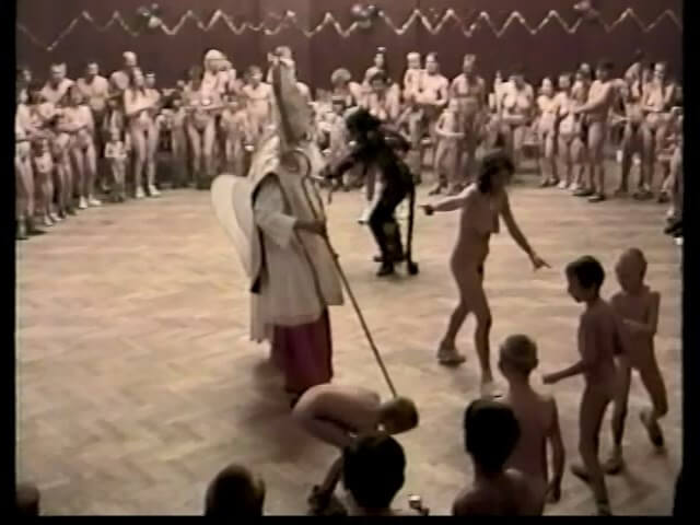 Helios Natura: Christmas Kinder Spiele - Naturism and nudism help you overcome your fears